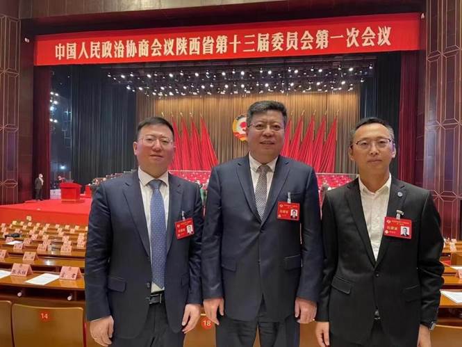 a漫
和美国德克萨斯大学阿灵顿分校合作举办高级管理人员工商管理硕士（EMBA）学位教育项目5位同学当选政协陕西省第十三届委员会委员